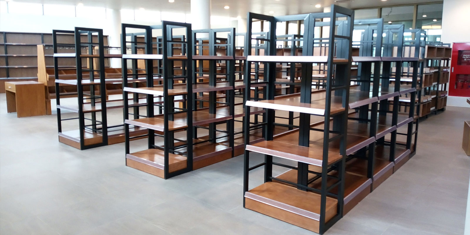 dịch vụ thi công kệ trưng bày sản phẩm tại TPHCM