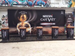 vi-sao-doanh-nghiep-can-thiet-ke-booth-quang-cao