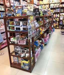 Hoa Sơn chuyên tư vấn, thiết kế giá kệ trưng bày cửa hàng đồ chơi